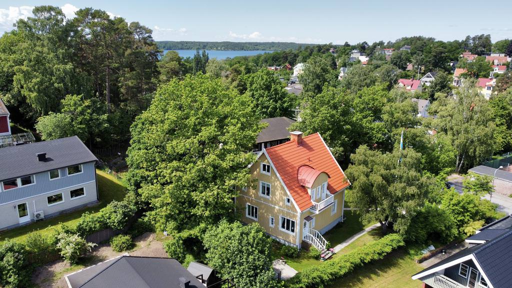 Renoverad balkong vid vattenläckage till villaägare. Mariefred Sörmland